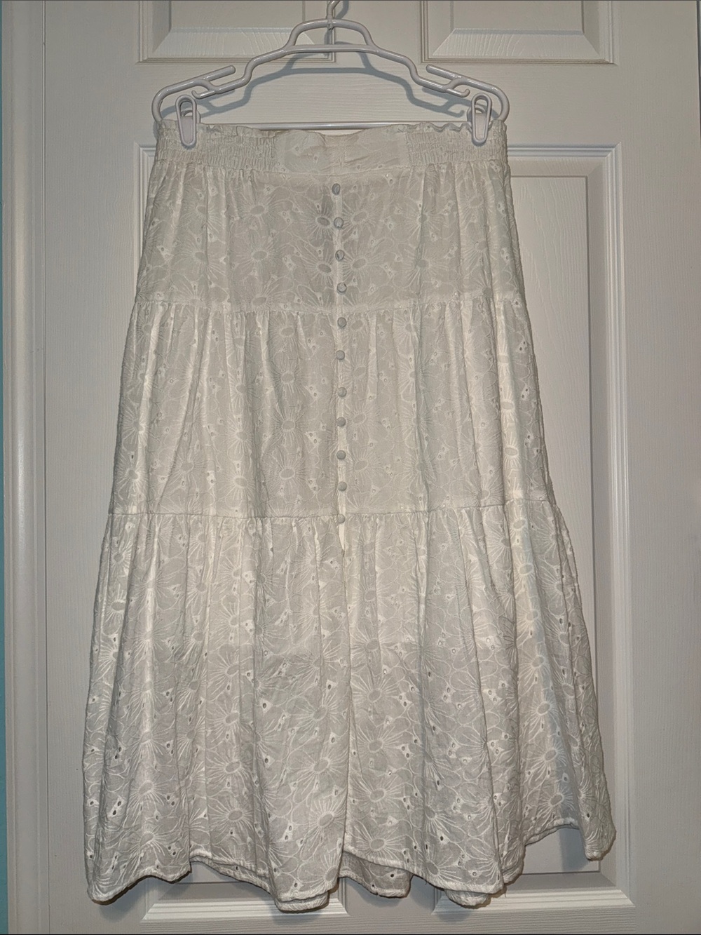 Molly Bracken White Eyelet Tiered Button-Front Skirt